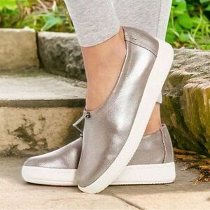 Eileen Fisher Sidney Metallic Slip-on Flat Sneaker Shoe Size 7 Comfort Casual
